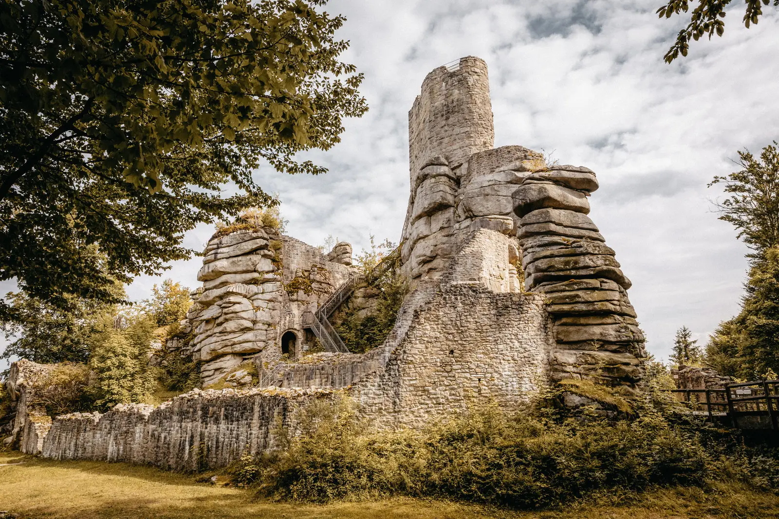 Burgruine Weißenstein zwischen Granitfelsen
